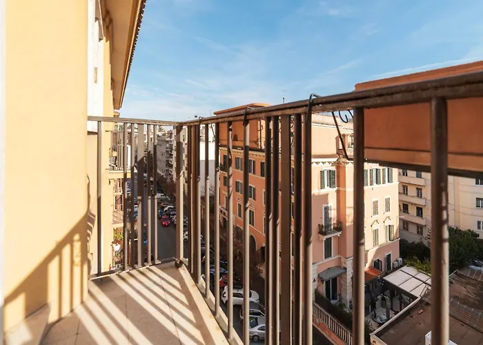 Guesthost - Bright Near Piazza Bologna Daire *